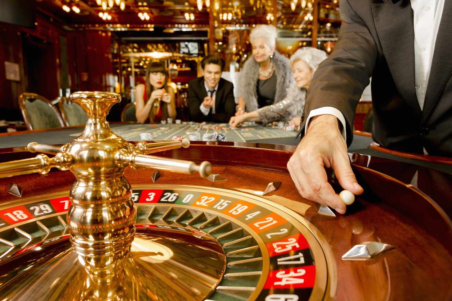 Dealer live casino midas77 interaktif bermain kartu dengan pemain dari Indonesia